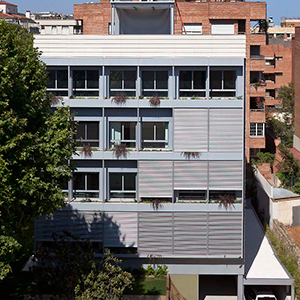 Bloque de viviendas de alta eficiencia energética en Pau AlcoverAngli Barcelona Arquitectura Sostenible