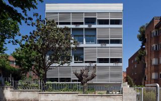 Bloque de viviendas de alta eficiencia energética en Pau AlcoverAngli Barcelona